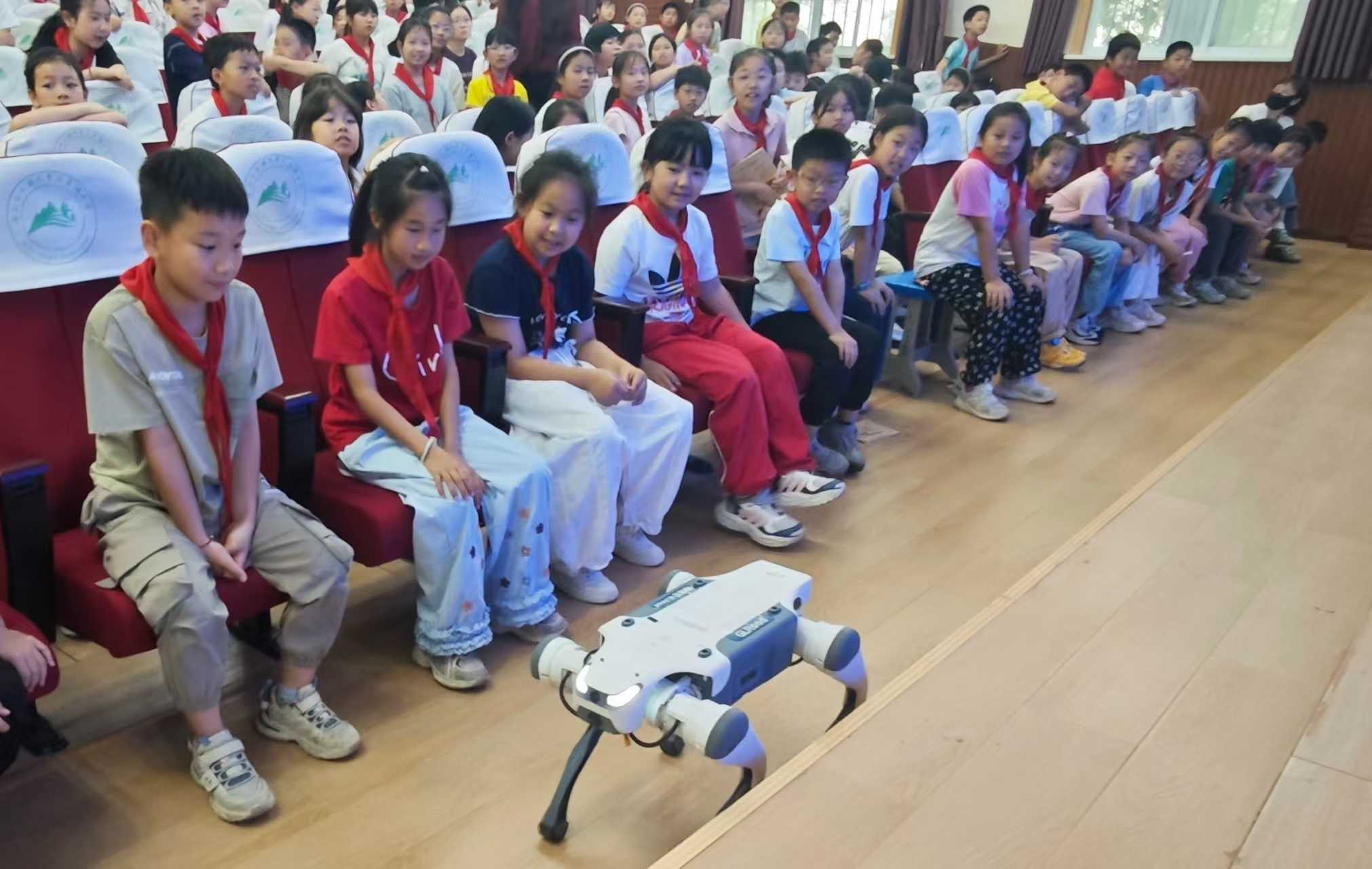 东湖小学荆楚大讲堂01.jpg